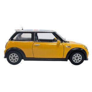 Kinsmart Mini Cooper S Diecast Model Car Yellow British Flag Roof 1:28 Scale